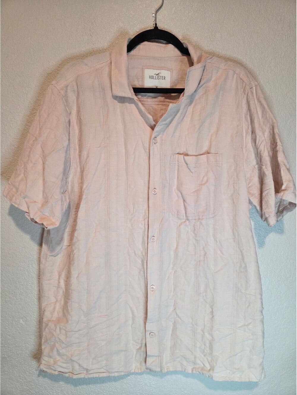 Hollister Men's XL Light Pink Short Sleeve Button-Up Shirt